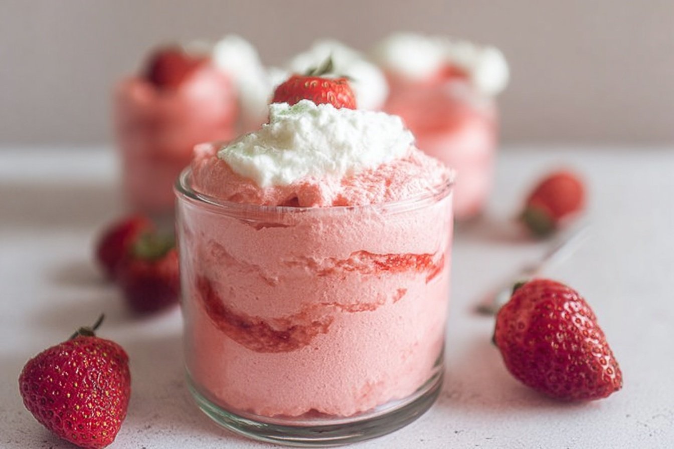 Easy Fresh Strawberry Mousse